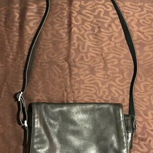 TIGNANELLO  Medium Sized Messenger Smooth Leather Bag Black